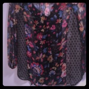 Never worn pretty chic blouse